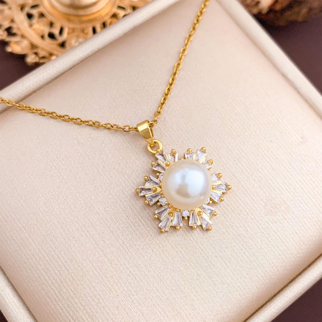 Necklace European and American hot-selling pearl snowflake does not fade titanium steel necklace accessories women's niche design sense collarbone