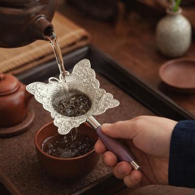 Vintage Legierung Schmetterling Teefilter Muster Muster Handgefertigt Teeablass Holzgriff Netzfilter Sieb Teesieb Teeliebhaber