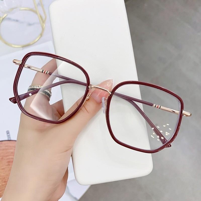 

Fashionable Metal Eyeglass Frame, Trendy Large Frame, Anti Blue Light Flat Mirror for Both Men and Women красный
