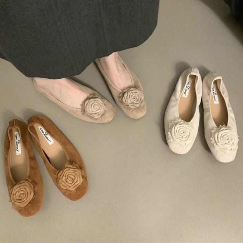 Camellia single shoes women's 2025 spring new versatile grandma shoes gentle wind flat lazy shoes Doudou shoes children