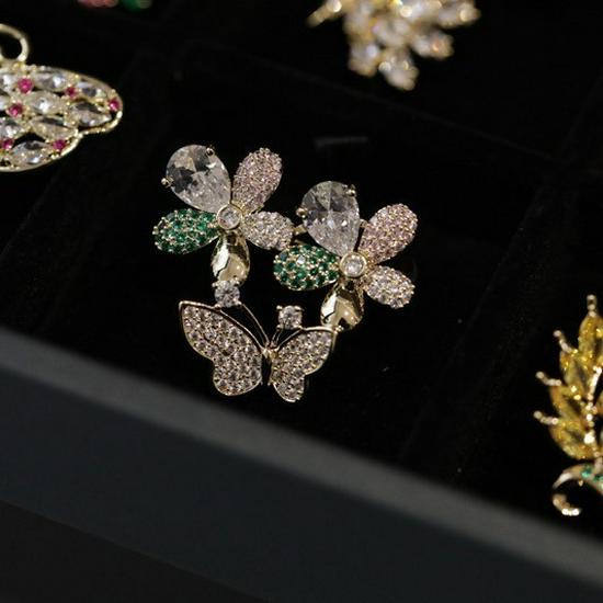 Bo Xin Yun Fashion Gold Butterfly and Flower Brooch