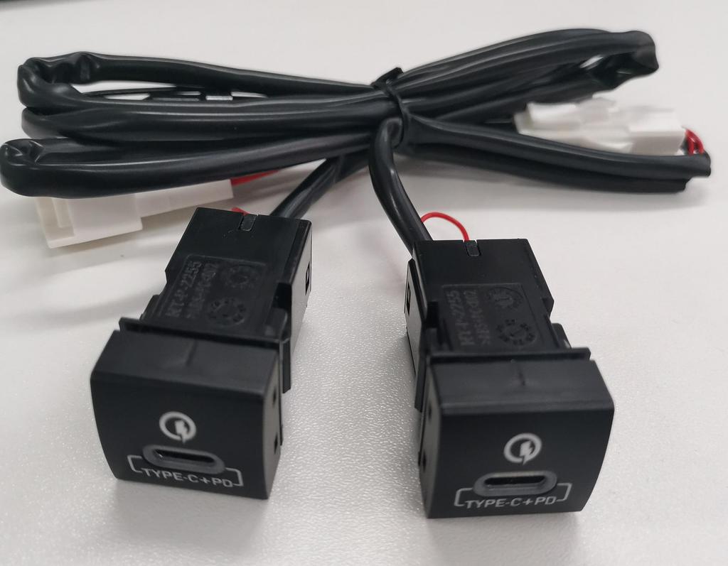 Toyota Prado 18-25 QC3.0 & Type-C Car Charger for Corolla/Hiace 300