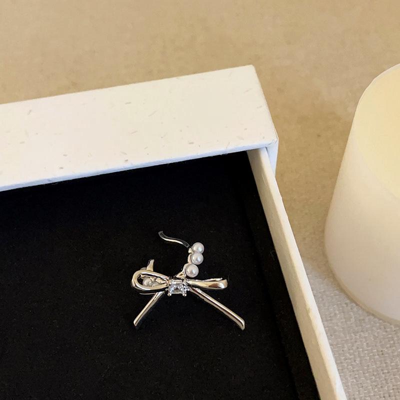 Elegant Non-Piercing Zirconia Star Bow Pearl Ear Clip for Women