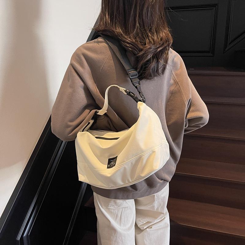 New Shoulder Women's Bag Fashion Personality Casual 2025 Summer Bag Trend Niche Design Tote Bag Messenger Bag