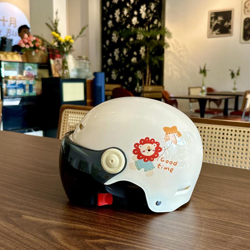 Helmets Women's Summer Electric Motorcycles Men's and Women's Half Helmets Battery Cars Universal In All Seasons