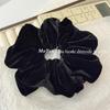 Elegant Velvet Scrunchie: Retro Women's Ponytail Hair Accessory