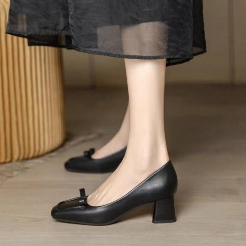 

Square head single shoes women s thick heel retro autumn 2025 new versatile light mouth bow to work medium heel high heels 35 чёрный