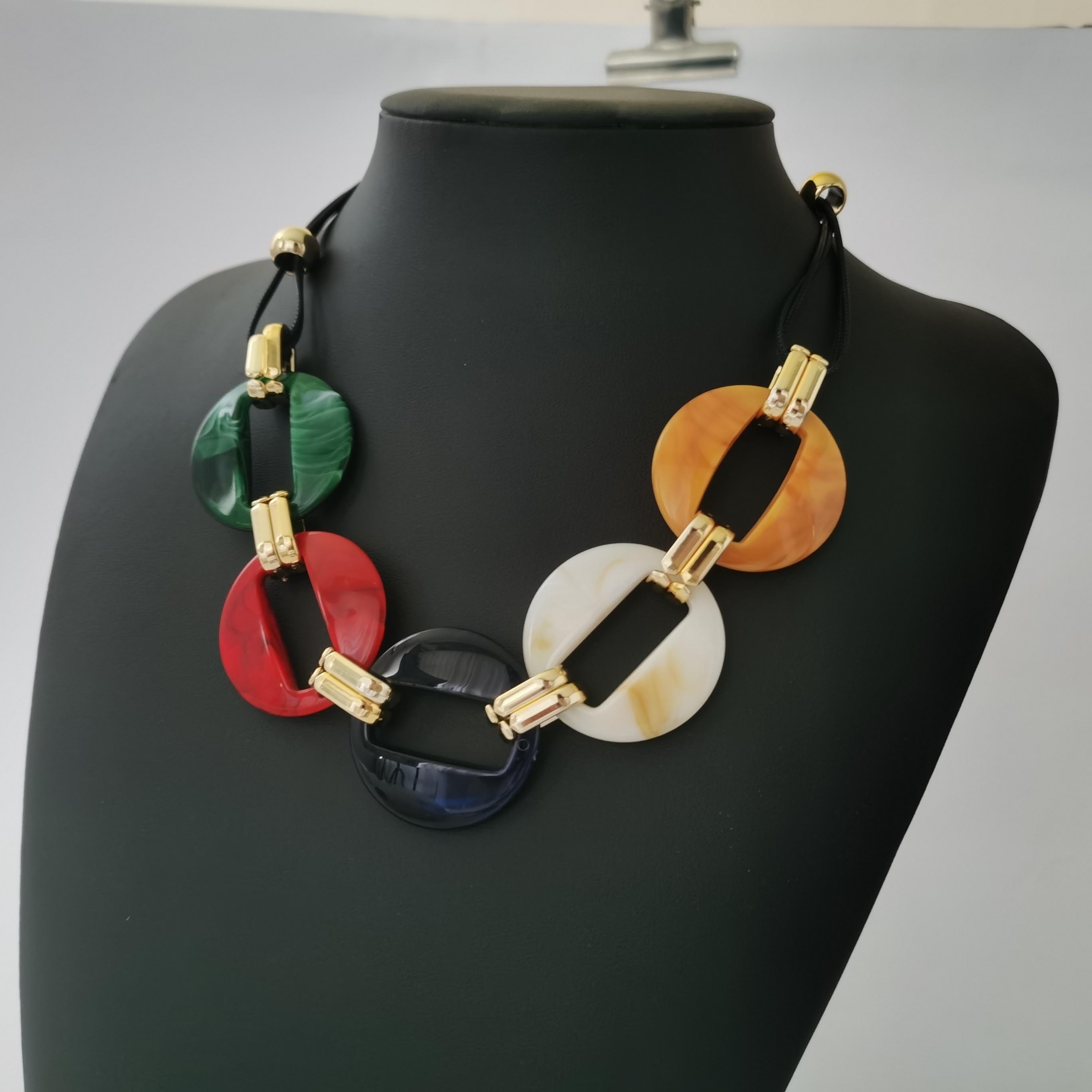 

Винтажное ожерелье из акрила в стиле бохо-шик с кисточкой, регулируемая цепочка, идеально подходит для повседневного и праздничного ношения разноцветный