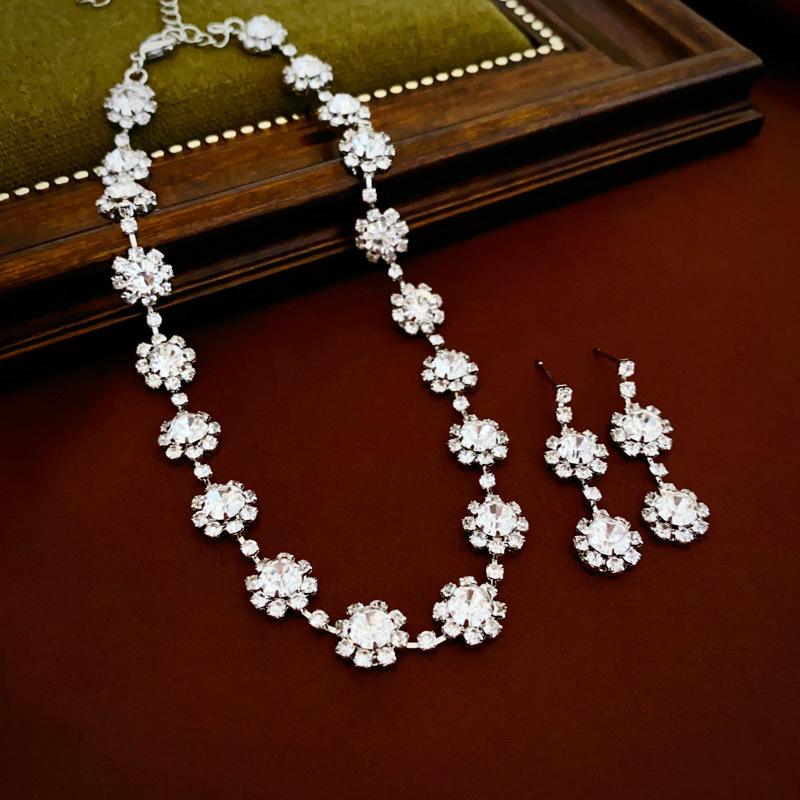 2-piece set of super flash light luxury diamond flower stud earrings neck chain Internet celebrity temperament choker collarbone necklace