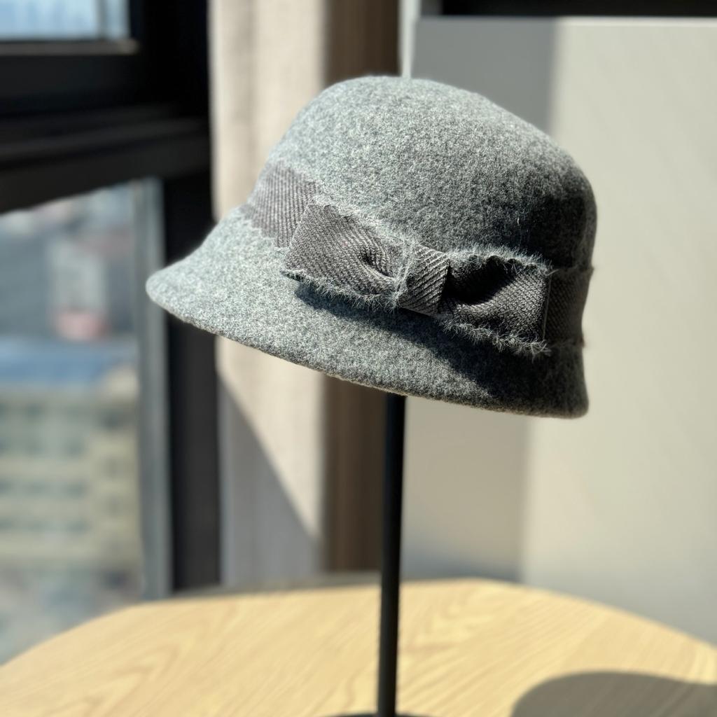 Neuer, kleiner, duftender Fischerhut im französischen Stil für Damen in Herbst und Winter, Hepburn-Stil, lockiger Topfhut, elegantes goldenes Geschenk.