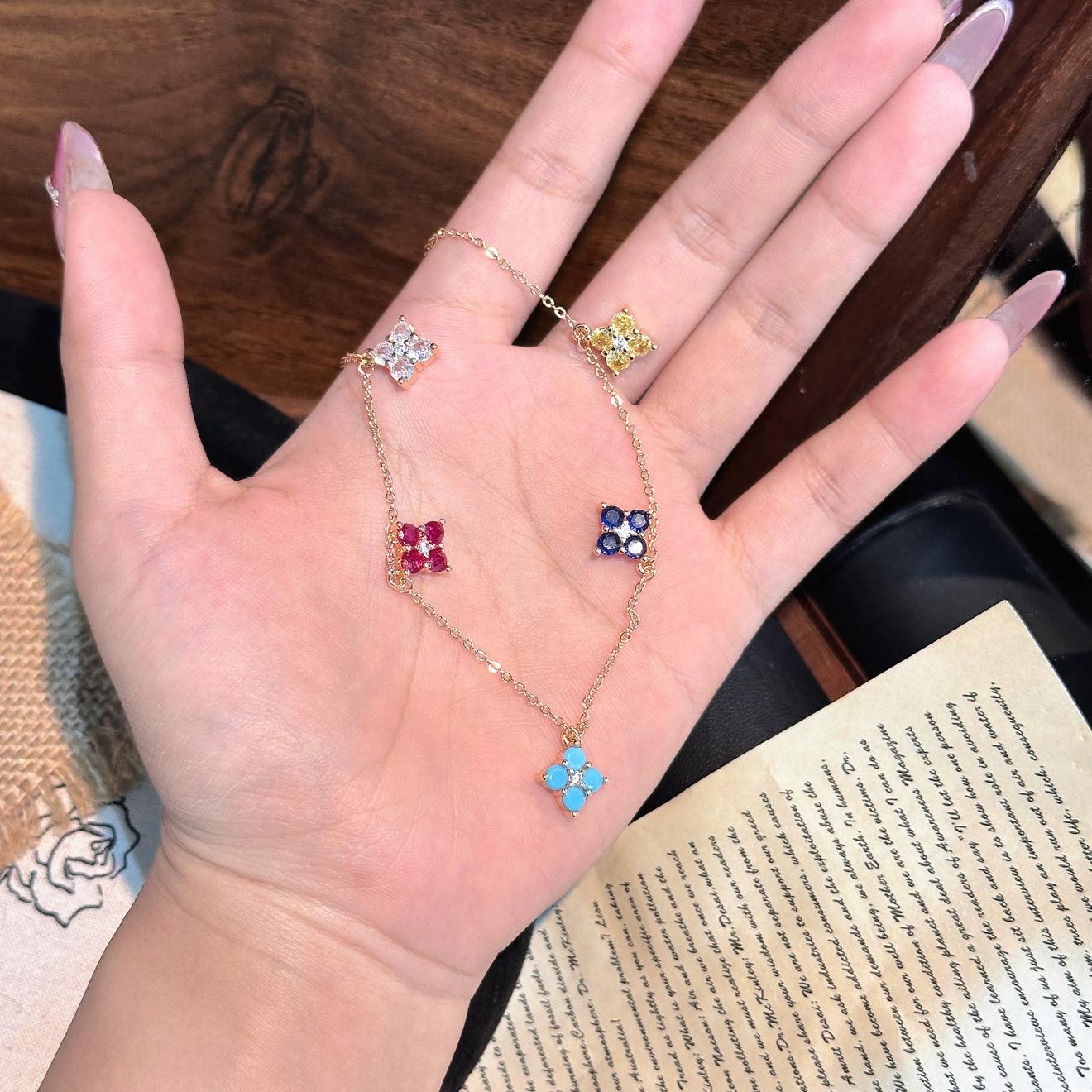 Xiaohongshu retro dopamine color five-flower four-leaf clover necklace French elegant stacked collarbone chain