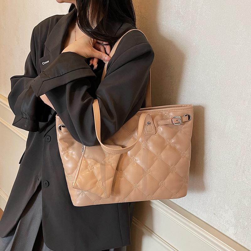 Rhombus chain bag women's 2025 new autumn and winter high-end retro shoulder bag large-capacity commuter tote bag