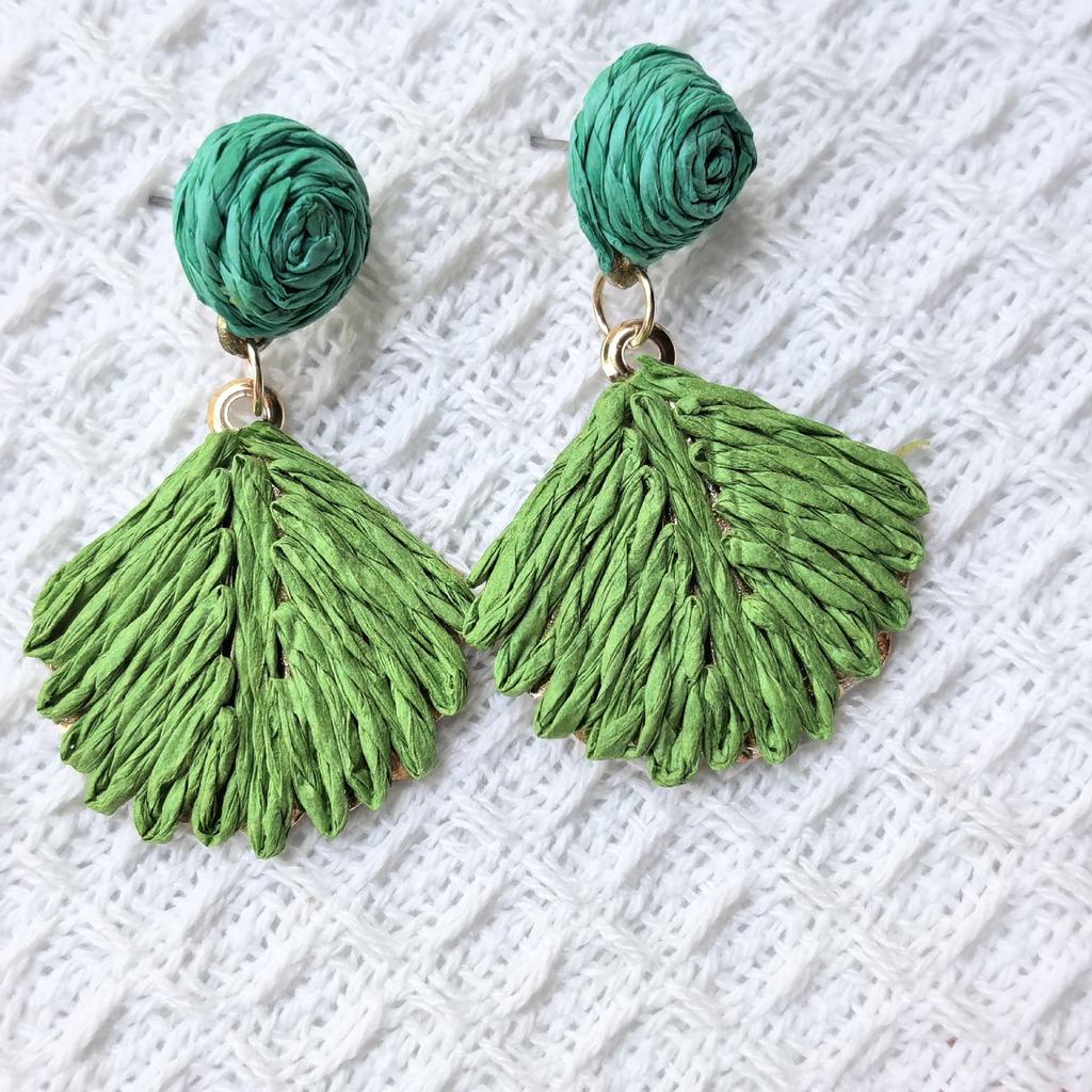 European & American Bohemian Raffia Shell Tassel Earrings: Sweet, Woven Niche Design for Women.