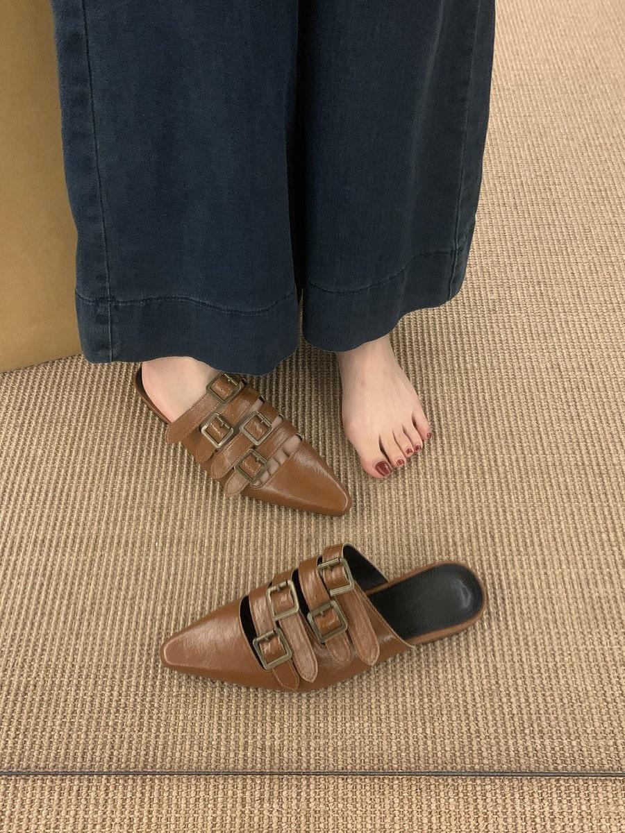 

Мода 2025 Женские модные шлепанцы баотоу Летние новые Остроносые Ажурные Металлическая пряжка Мягкая подошва Нескользящие Износостойкие Сандалии на плоской подошве 40 темно-коричневого