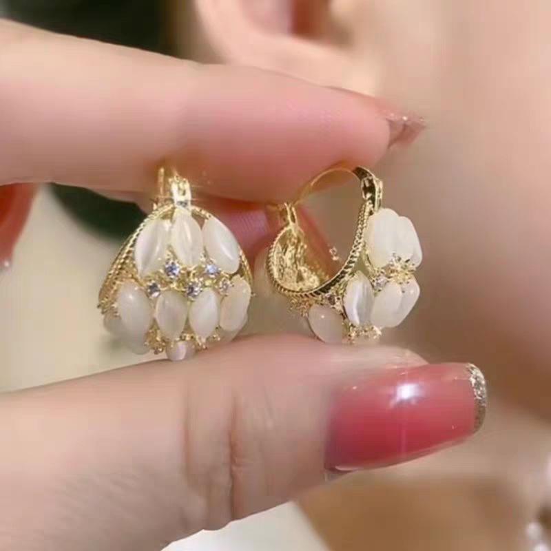 Exquisite Opal-Blumenkorb-Hängeohrringe für Damen Elegantes Design Mikrozirkonia-Fassung Party-Schmuck für junge Mädchen
