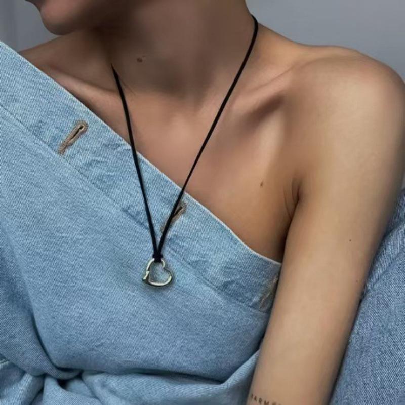 Adjustable Long Black Rope Hollowed-out Love Heart Pendant Necklace Women Men Vintage Charm Jewelry on The Neck Accessories