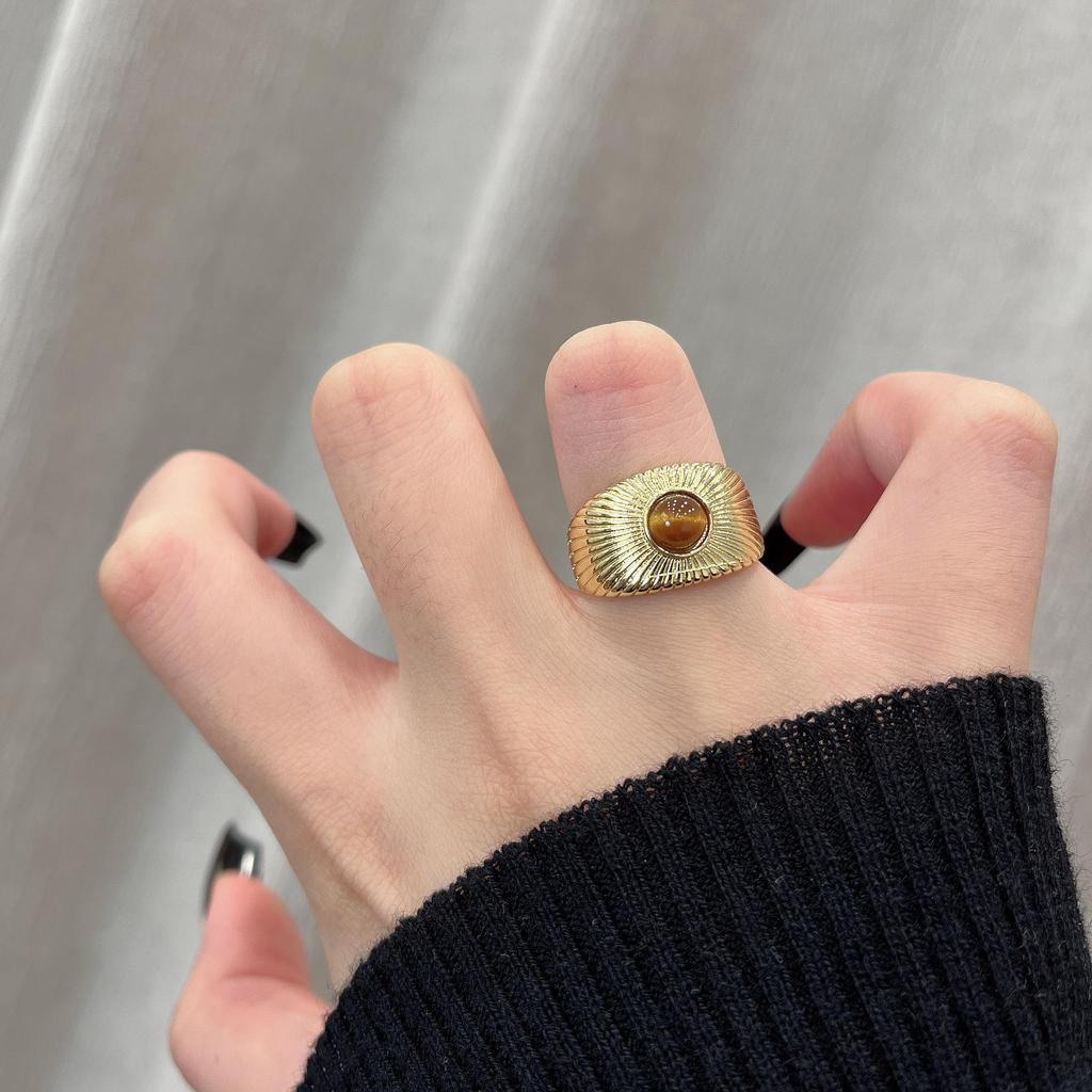 Goldener Retro-Ring mit Tigerauge-Stein: Westlicher ethnischer Stil, einzigartiger offener Luxusring für Frauen