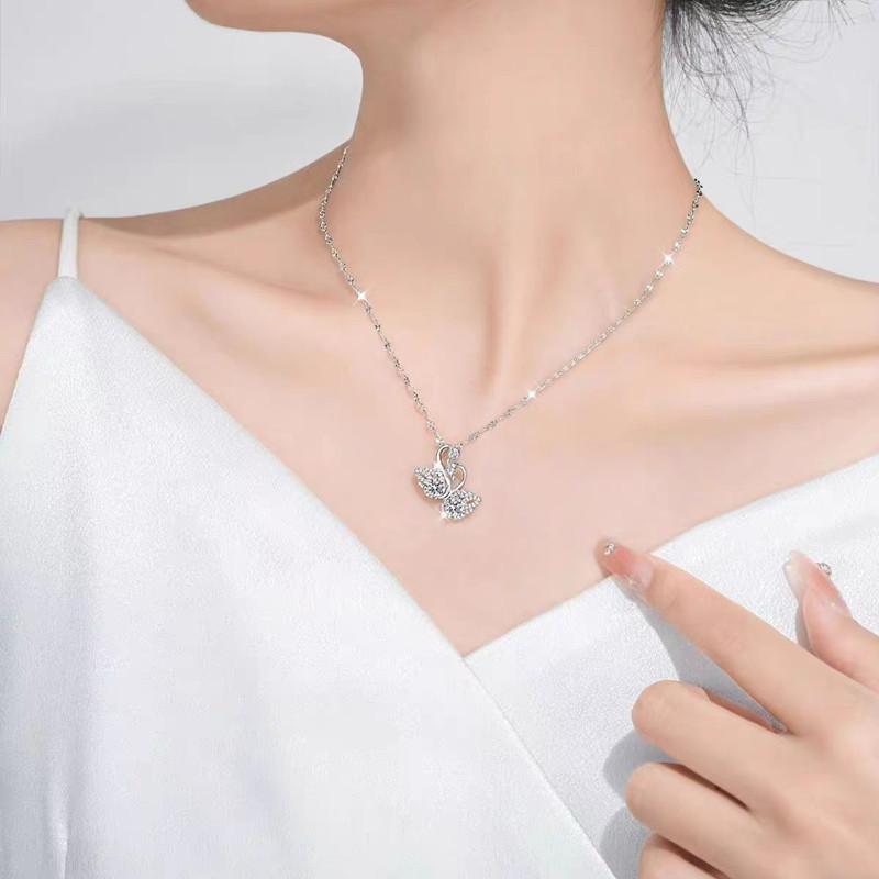 Elegant White Gold Double Swan Pendant Clavicle Necklace for Women