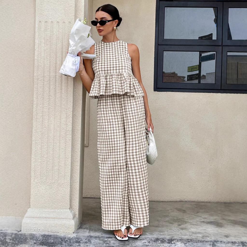 Completo da donna con crop top senza maniche a quadretti Vichy e pantaloni a gamba larga