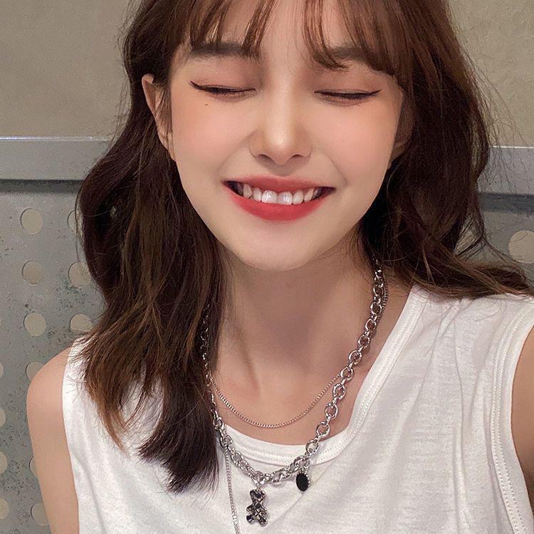 Colier pentru femei cu ursuleț dublu strat: Hip-hop, Lanț claviculă cu față zâmbitoare, Lux ușor, Design nișă, 2022.