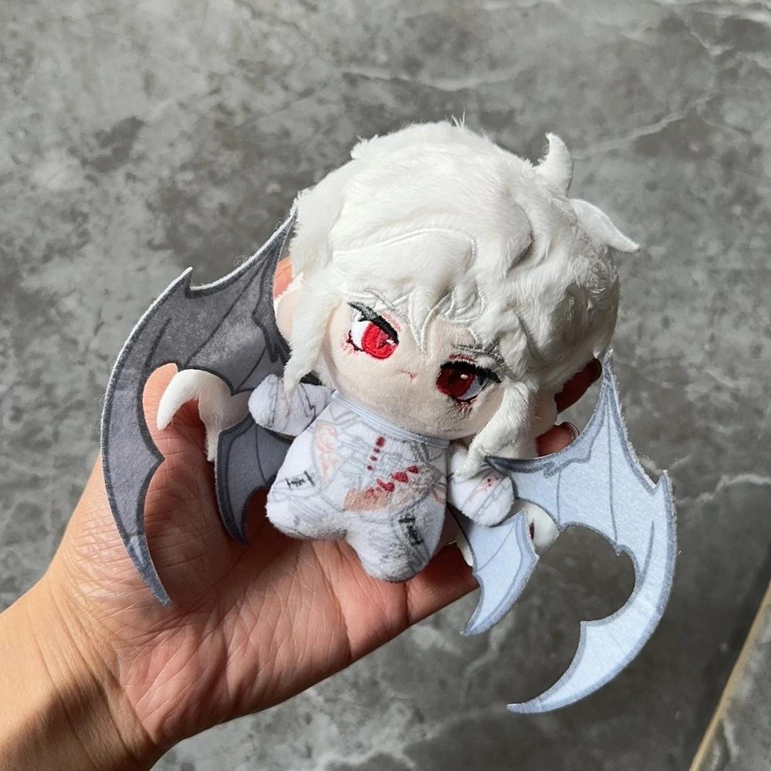 Love And Deepspace Spielcharakter Plüsch Schlüsselanhänger Sylus Dämonenflügel Kampfanzug Weiche Mini Kuscheltier Anhänger Für Fans Geschenk Mädchen 10cm