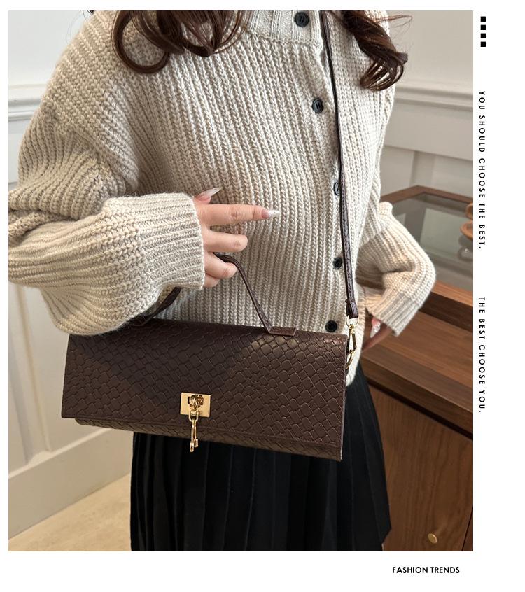 Exquisite 2025 Solid Color Casual Buckle Large Capacity Stylish Crossbody Baguette Women's Bag