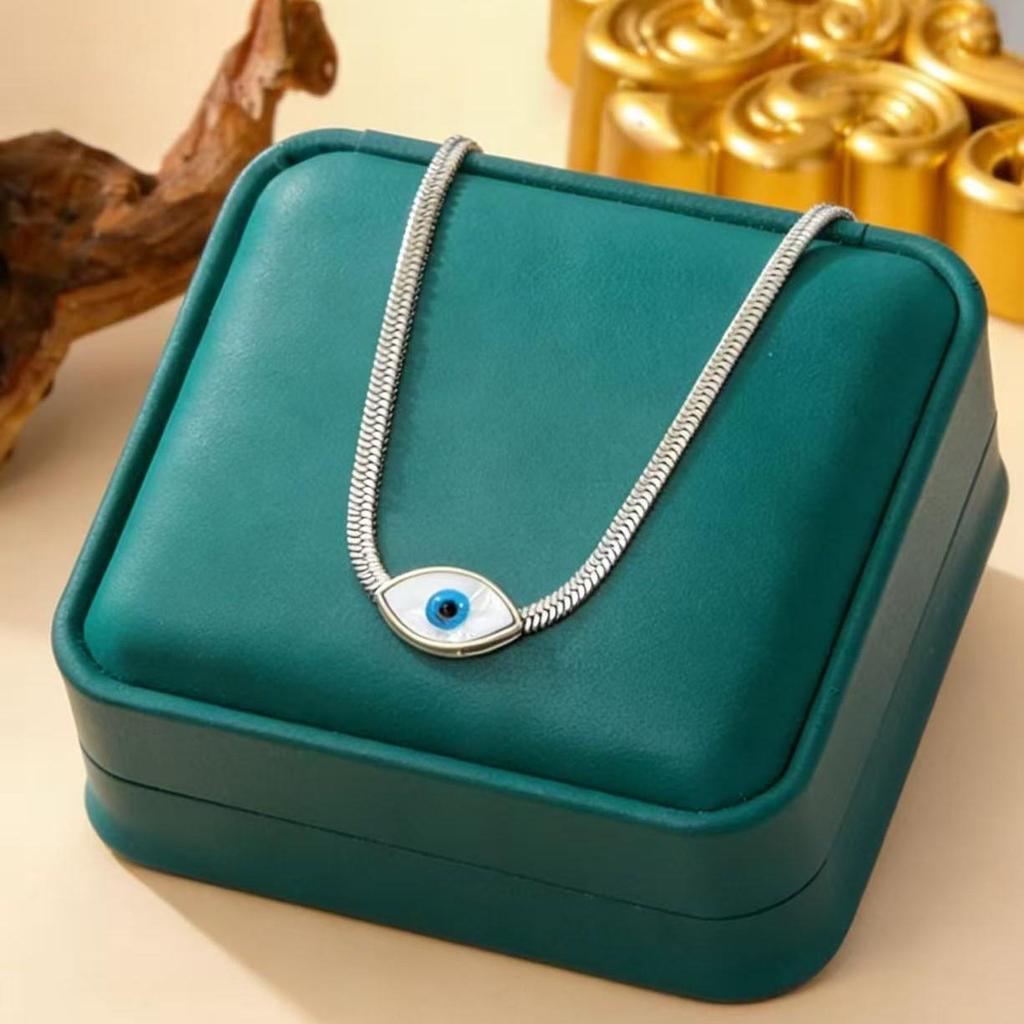 Exquisite 18K Gold-Plated Titanium Steel Necklace - Women's Clavicle Chain Jewelry, Fade-Resistant
