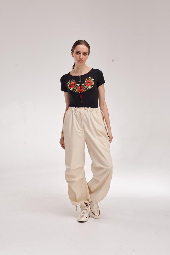 Ethnisches Damen-T-Shirt mit Stickerei im ukrainischen Stil