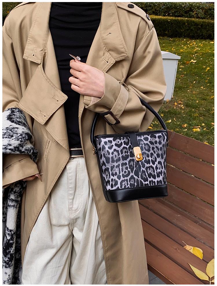 Geantă tote crossbody de damă cu imprimeu leopard la modă pentru toamna/iarna 2024