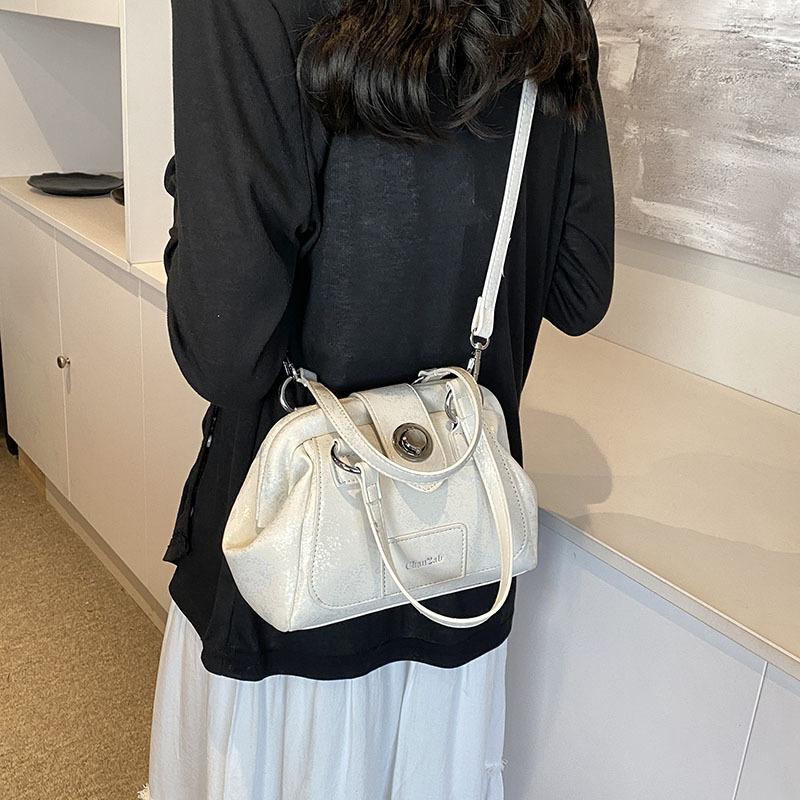 

Сумка Super fire, дизайнерская сумка 2024 года, новая популярная универсальная женская переносная сумка-доктор, сумка через плечо под мышкой белый