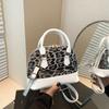 2025 Spring New Temperament Leopard Print Simple Commuter Shell Bag Foreign Style Casual Fashion Beautiful Shoulder Messenger Bag