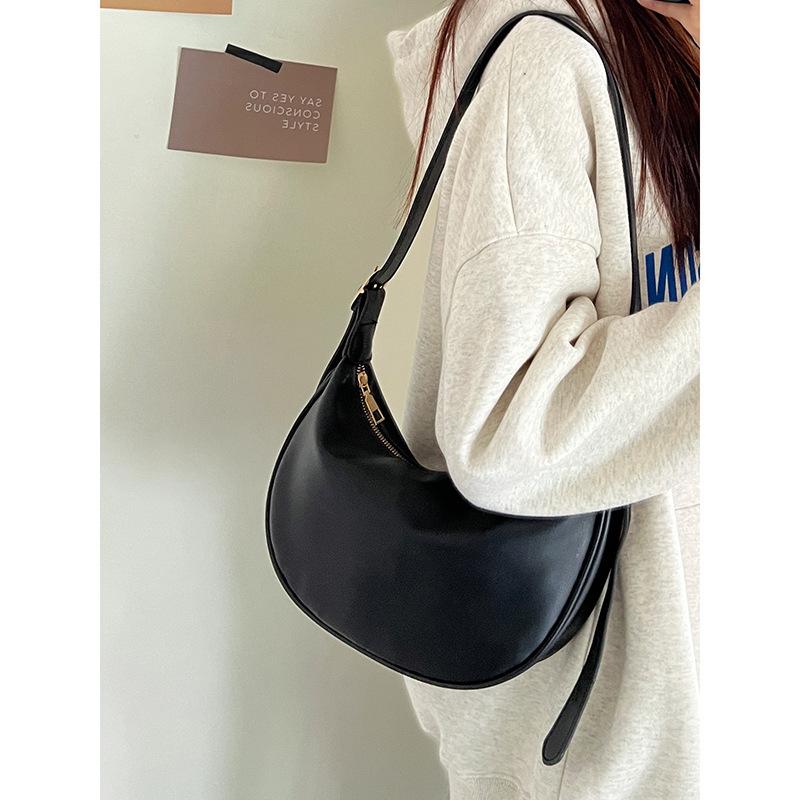 Niche Simple High-texture Bag New Fashion Casual Black Shoulder Messenger Bag Versatile Dumpling Bag Women