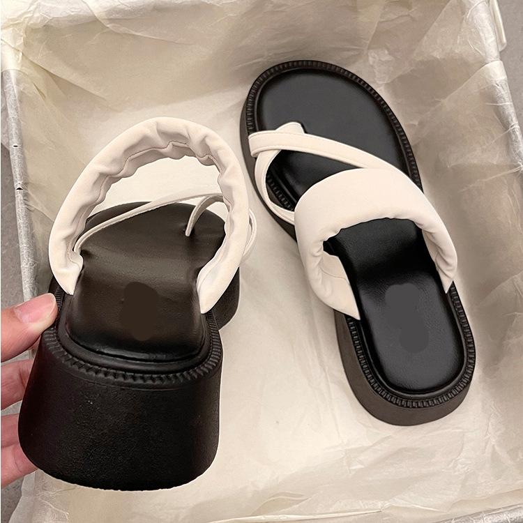 With skirts, slippers, female summer wear 2025 new fairy wind cool slippers, two thick-soled beach sandals
