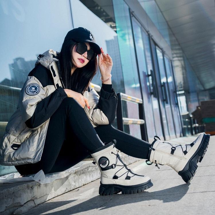 Žieminiai moteriški ilgo vamzdžio stori sniego batai sulaiko šilumą ir turi storą padą, kuris neslysta ir gali atlaikyti -30 °C