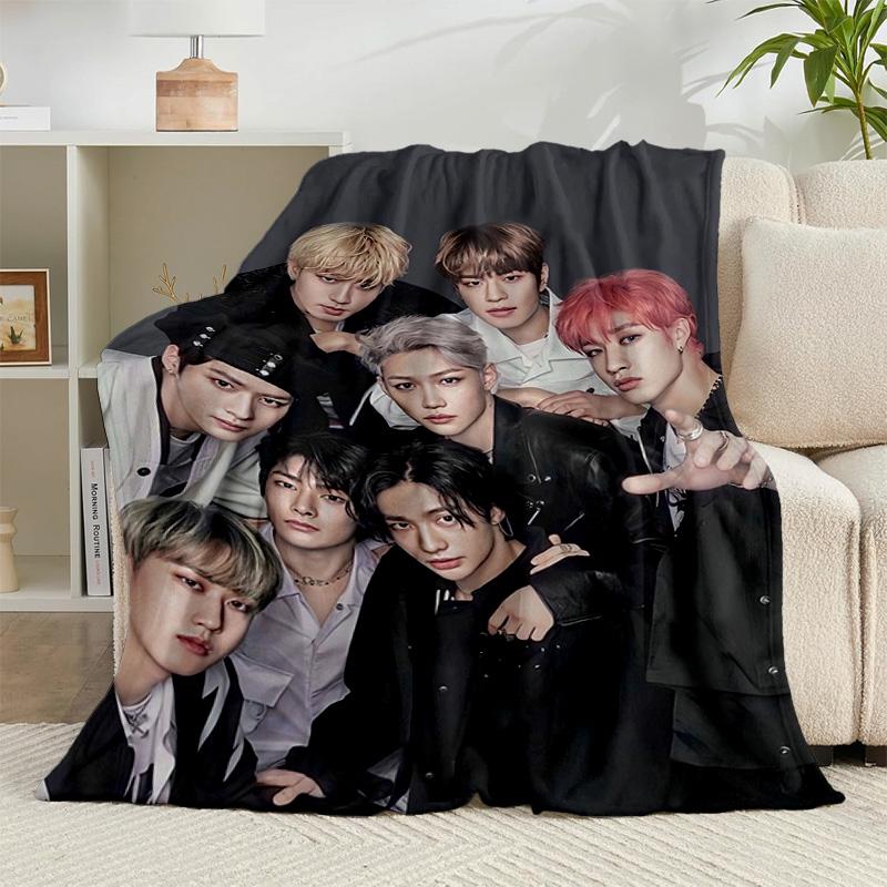 1PC K-pop Group Poses Flannel Blanket Gift, Suitable for Both Men And Women, Soft Ideal for Beds And Sofa, Birthday Or Christmas Gift