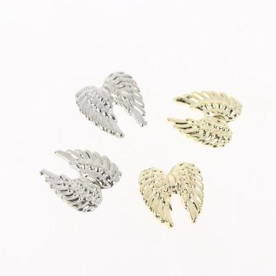 Nail art – Strass e decorazioni per unghie