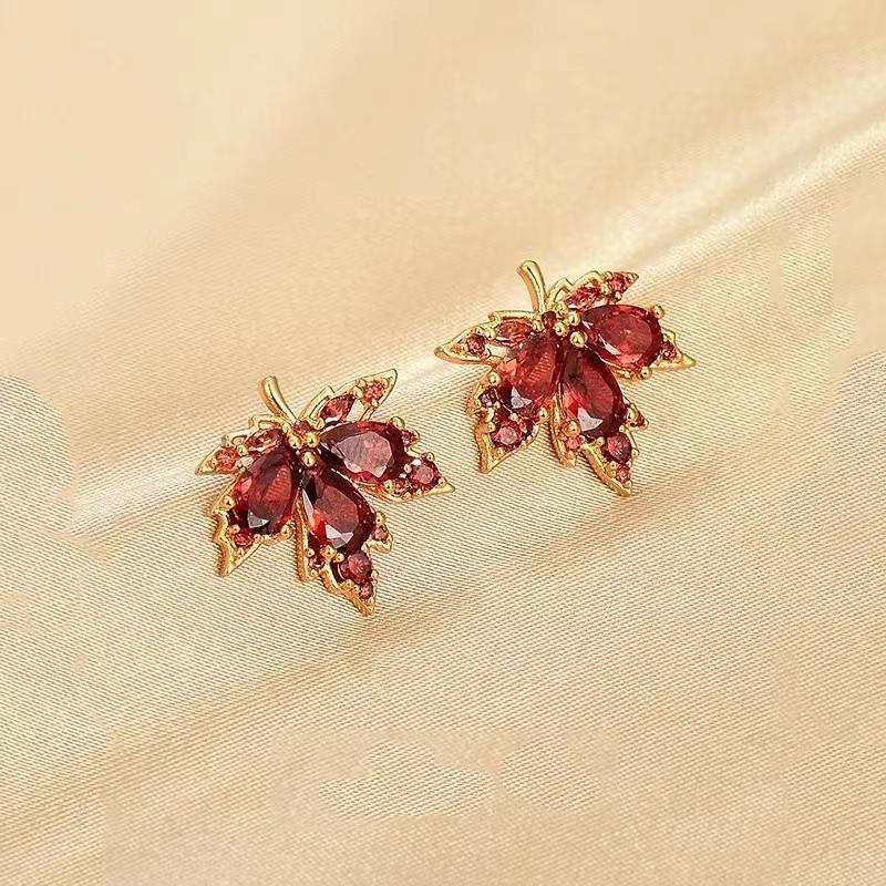 

Red Maple Leaf Earrings: 2023 Trendy Autumn/Winter Women s High-End Niche Accessory