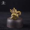Ottone Antico Animale Zodiacale Cinese Drago Tiene Pesca Scultura Artigianato Ornamento Longevità Regalo di Compleanno Figurina Bestia Feng Shui