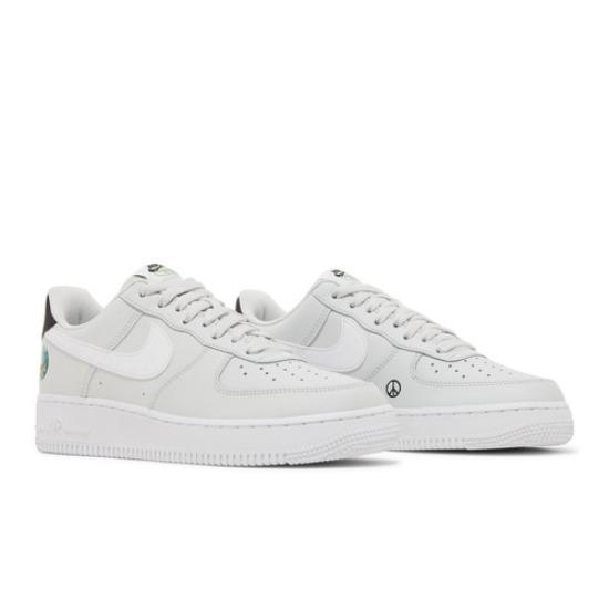

Nike Air Force 1 07 LV8 2 Have A Nike Day Earth DM0118-001 EU 41 белый/чёрный