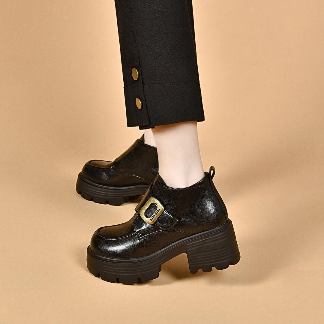 

Туфли на платформе женские 2024 осень-зима европейские и американские ветронепроницаемые туфли на толстом каблуке с квадратной пряжкой высокие женские хлопковые туфли 34 чёрный