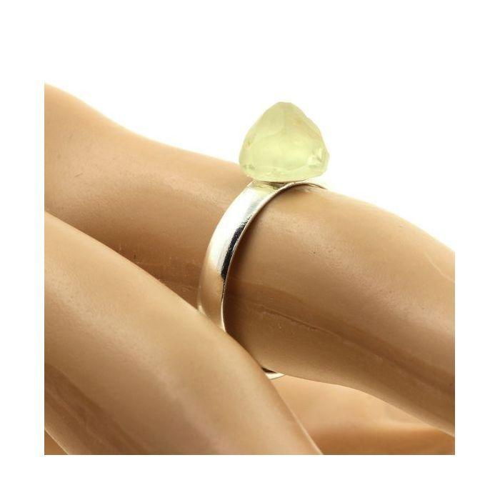 Pierres et Minéraux. Bague Spodumene Hiddenite plaqué argent. 9.12 ct. Taille réglable.