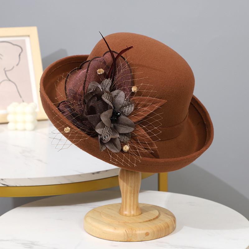 Woll-Barett für Damen mit Federblumen-Stickerei für Herbst-Winter-Mode