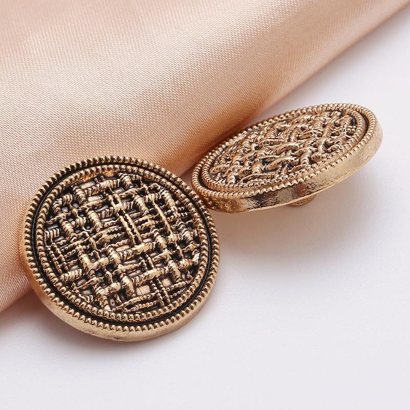 

Винтажный тренчкот с пуговицами ручной работы с изысканной отделкой из сплава