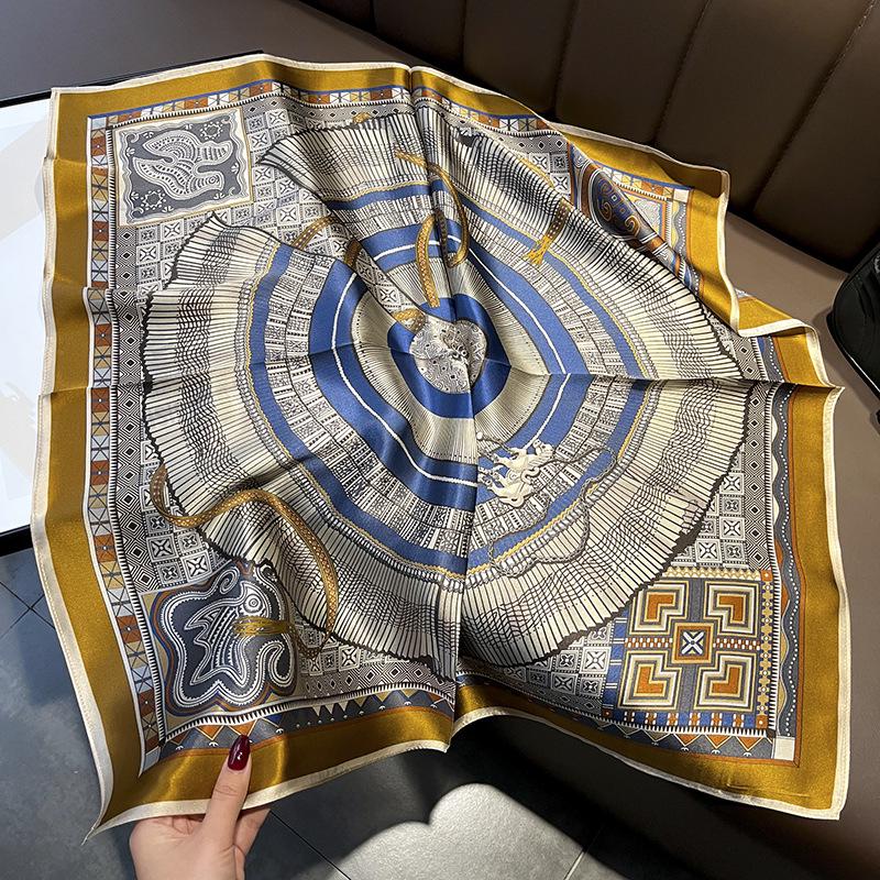 

Retro Black Gold Fan-shaped Plaid Silk Scarf - Spring/Autumn 70cm Square with Gift Bag 68x68 cm срібні білого кольору