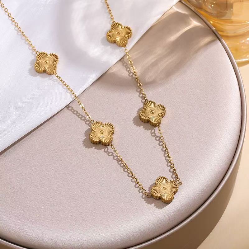 

Изысканная 18-каратная титановая сталь не теряет цвет Четырехлистный клевер Двусторонняя перламутровая Пять цветков Ожерелье Цепочка для ключицы женская 18K золотой