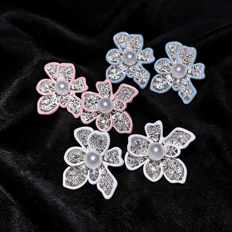 Silver Needle Pearl & Hollow Flower Stud Earrings - High-End Fashion Accessories for Women