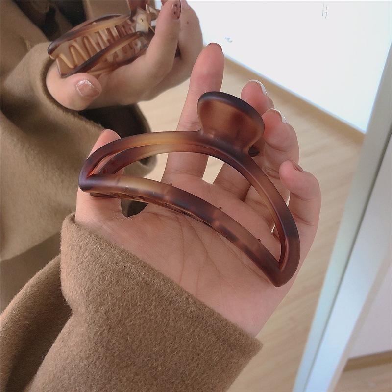 Summer Amber Gentle Matte Large Grab Clip Temperament Brown Scrub Back Head Hairpin Shark Clip