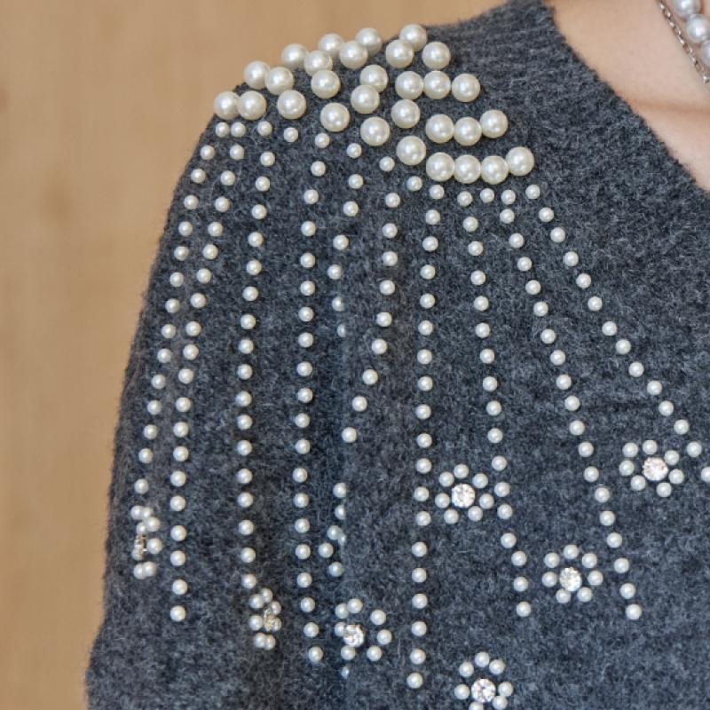 MAXZA Maglia Scollo a V Vestibilità Larga con Decorazione Perle sulla Spalla Ze12qk004na