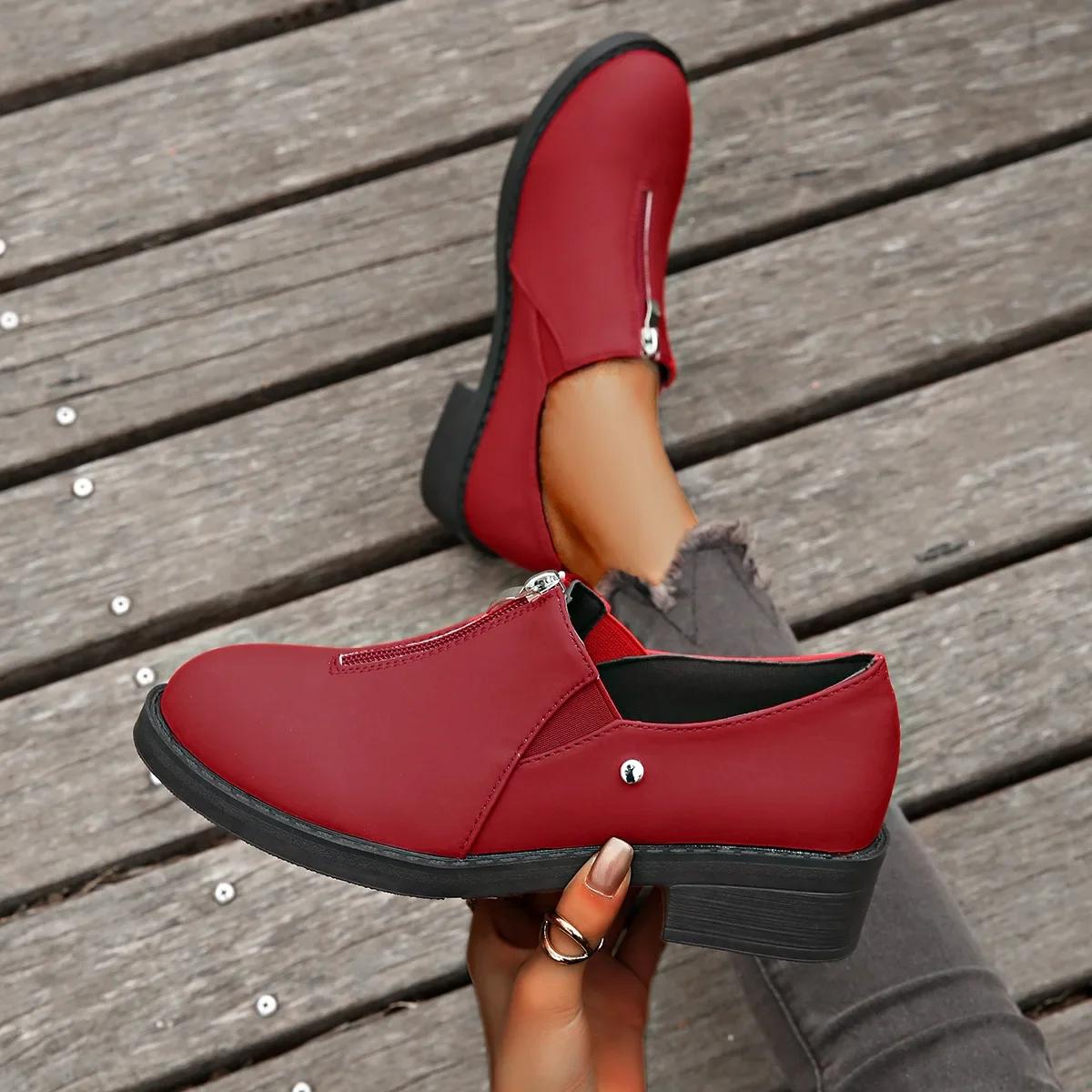 

Маленькие кожаные туфли в ретро-британском стиле для женщин, осень 2024 г., новые туфли-лоферы с круглым носком и толстым каблуком, с молнией спереди, женские кроссовки 35 красный