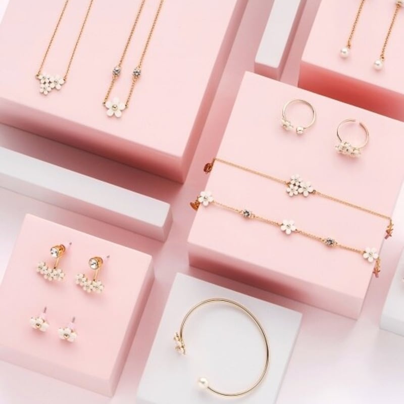 Rita Monica White Blossom Bangle